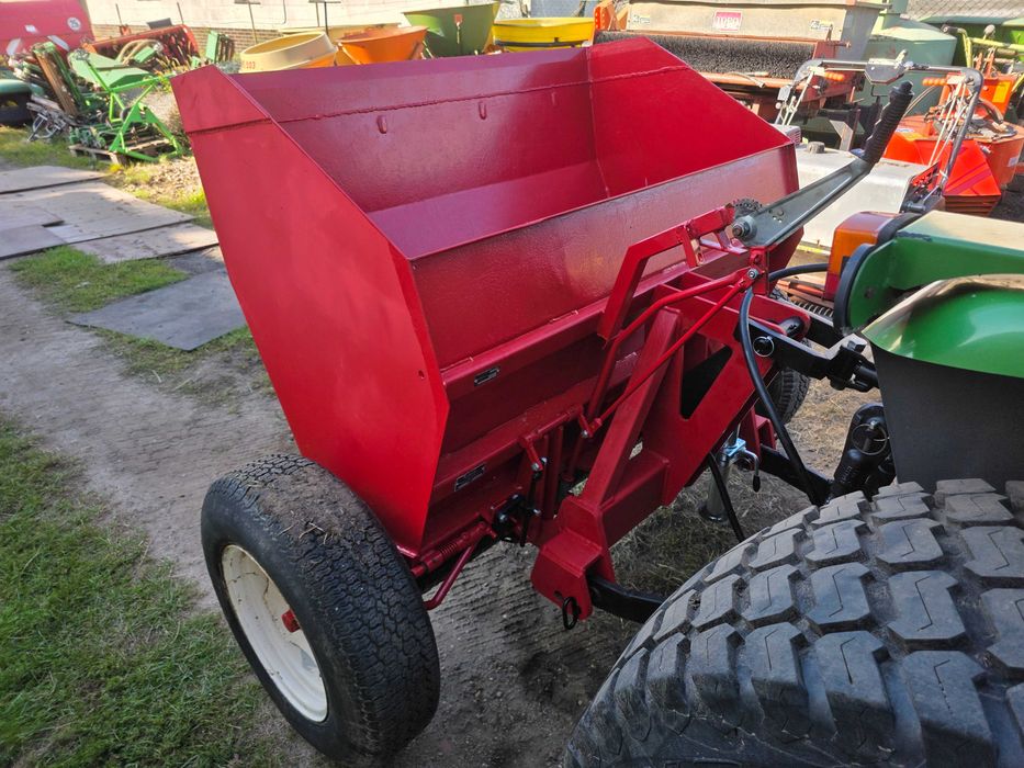 Redexim Piaskarka Rink Wiedenmann Topdresser Napowietrzanie TURFCO Aerator John Deere samozaładowcza piaskarka Top dresser Piaskarki sisis Toro
