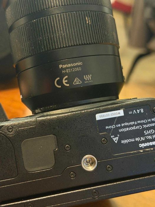 Panasonic Lumix GH5 + Leica 12–60 f/2.8–4 + 25 mm f/1.7  Zestaw