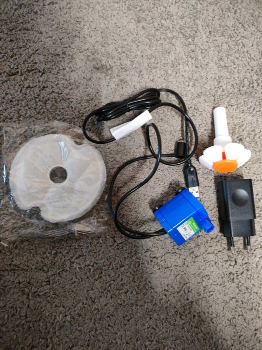 Poidło z fontanną Nicrew plastik 2000 ml dla zwierząt kota psa