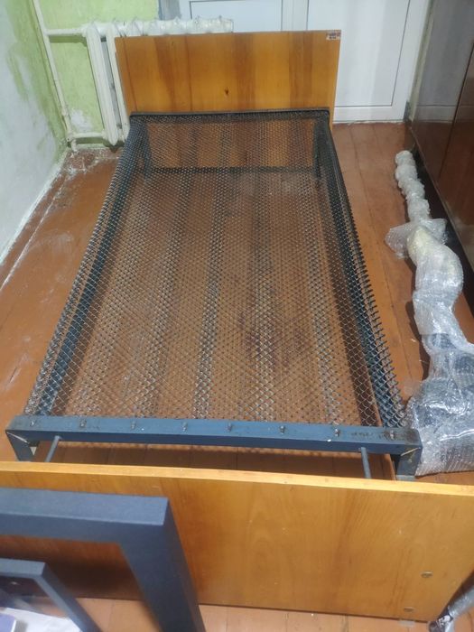 Ліжко односпальне  металеве на пружинній сітці 90х190