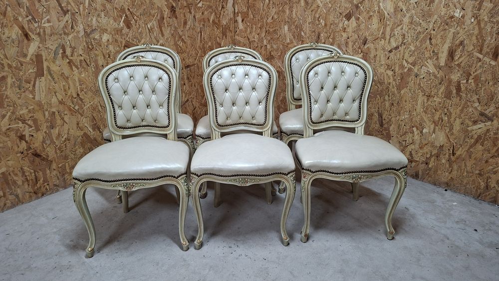 Komplet slicznych tapicerowanych  krzesel ludwskich