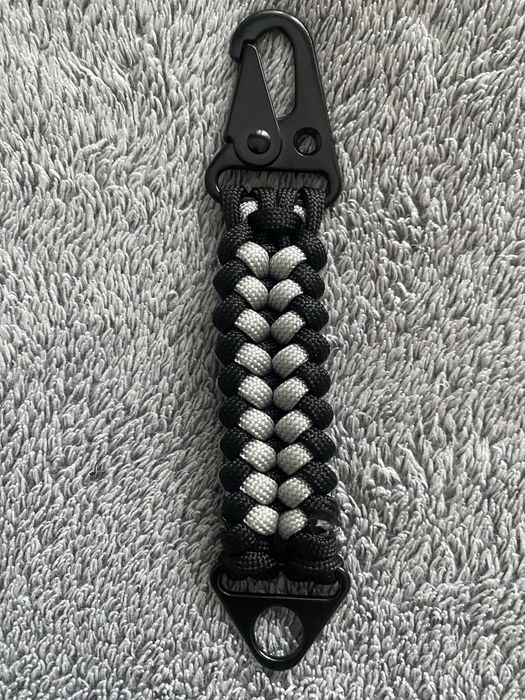 Brelok do kluczy z paracordu