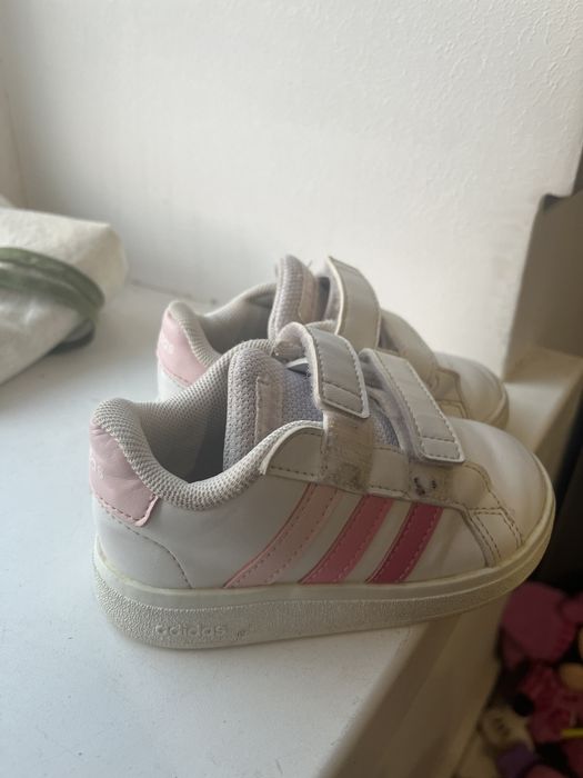 кросівки adidas дитячі 22 р