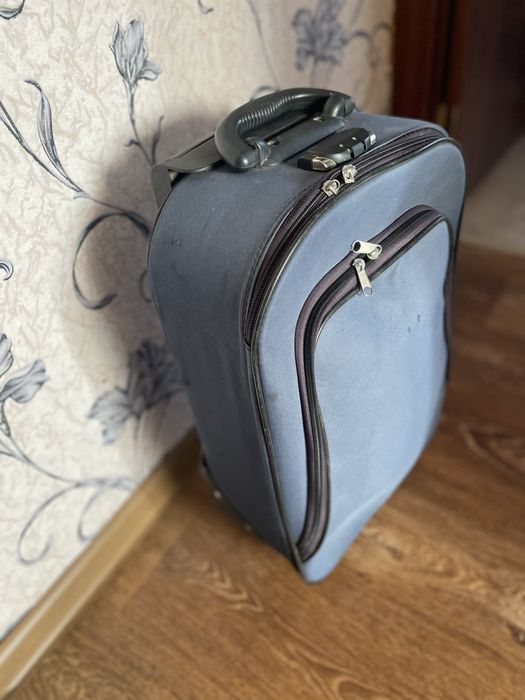 Продам валізу чемодан бу.