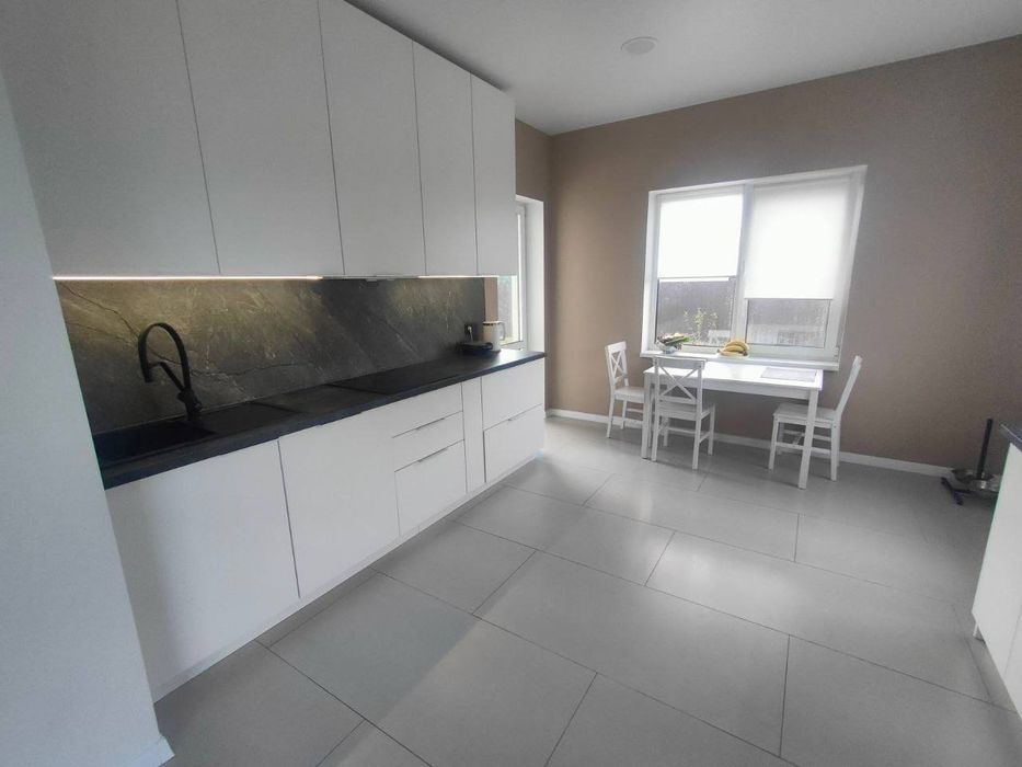 Будинок з ремонтом біля лісу