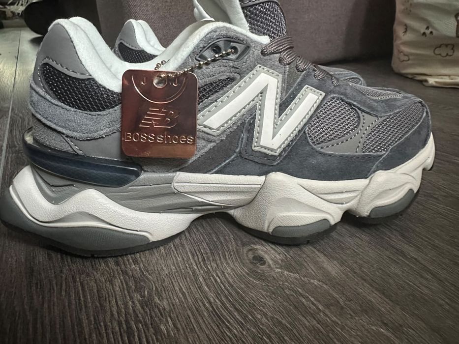 Жіночі кросівки New Balance 9060 сірі