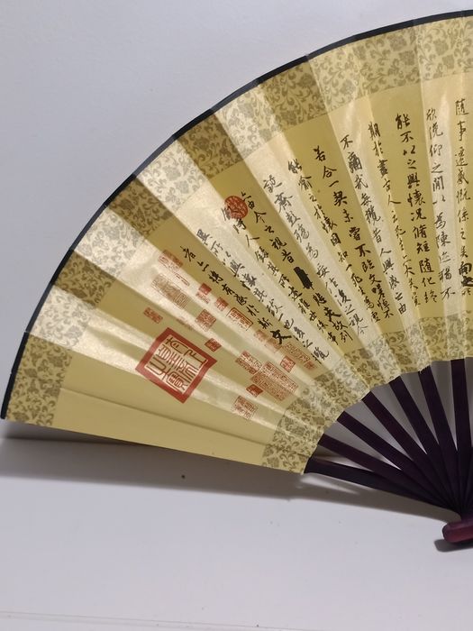 Leque em tecido de seda