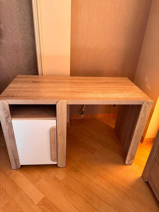 Biurko jasne 120X58, wysokość 74 cm