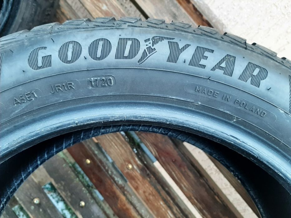 Пара шин 205 55 17 Goodyear Vector4Seasons