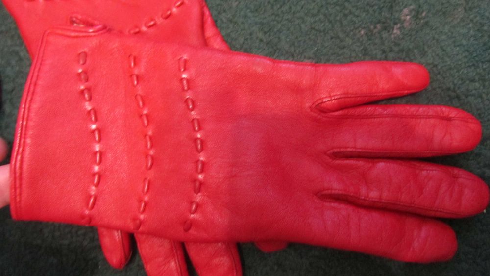 ,Ботильоны новые,кожа р.41 +  аксессуары.