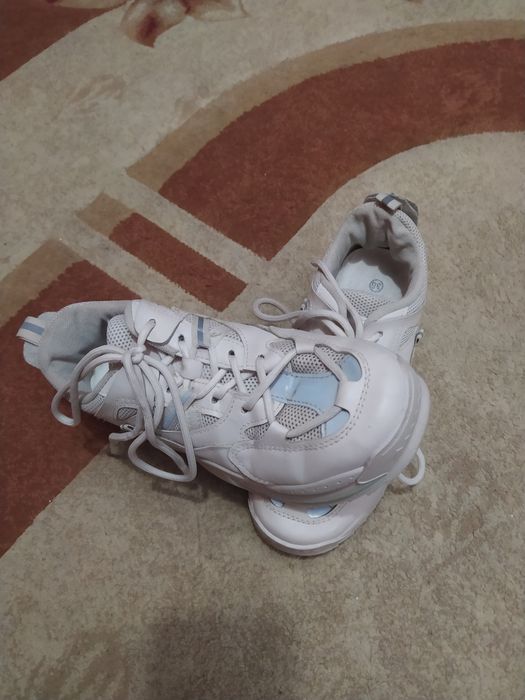 Взуття для дівчини