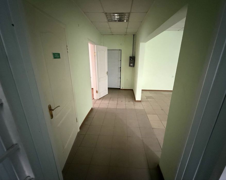 Продаж офісного приміщення 82,2 м² у центрі смт Єланець