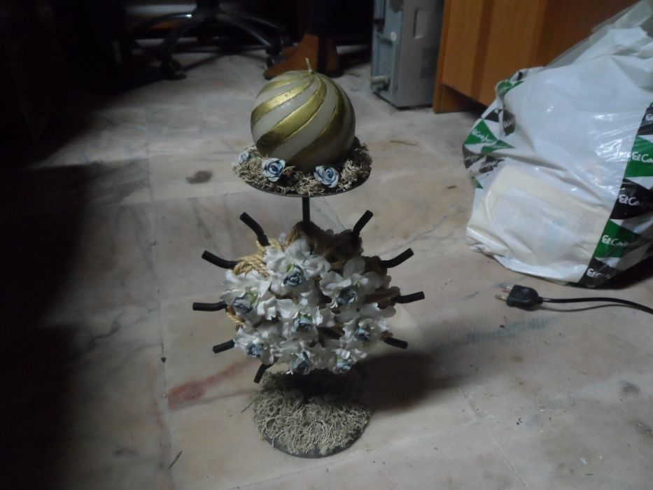 Dois Castiçais de ferro em artesanato