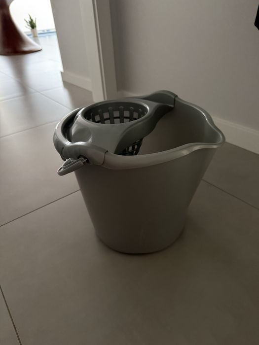 Balde limpeza cinzento