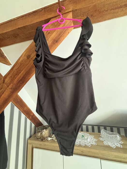 Piekny czarny stroj do opalania L nowy bez metki