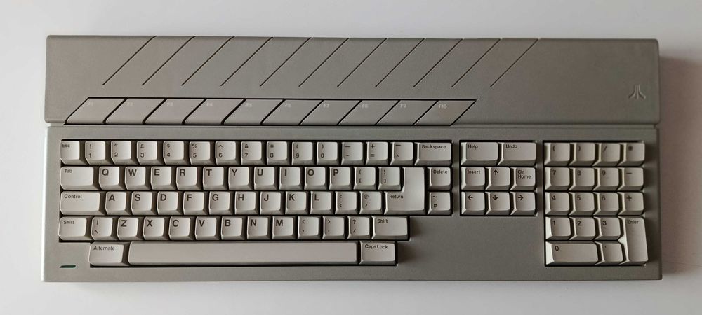 Retro Komputer Atari Mega 4