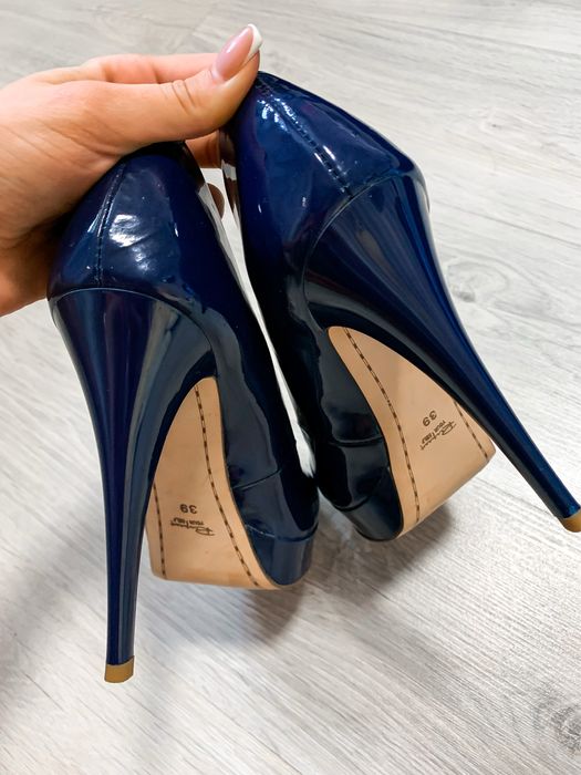 Туфли на каблуке Respect