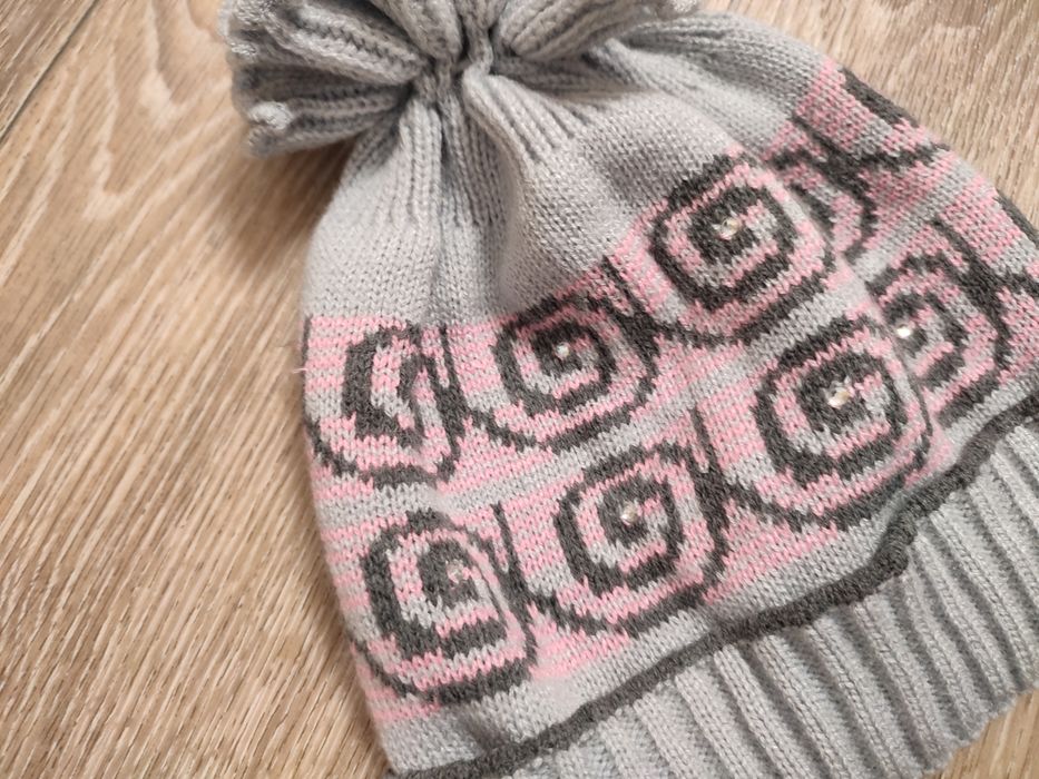 Симпатичная осенняя шапка для  девочки