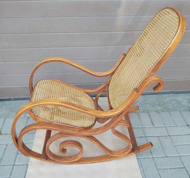Fotel bujany drewniany