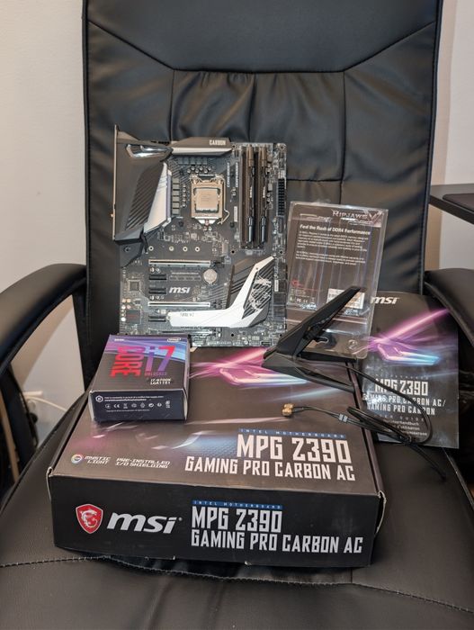 MPG Z390 gaming pro carbon AC i7-9700k Ram 16gb RipJaws