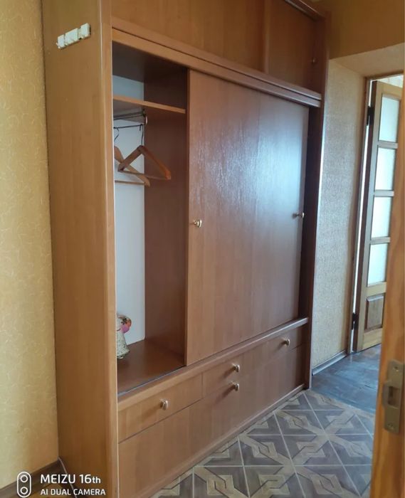 3х к.из.кв. в 3-х мин.от входа в метро 23Августа. 76м2. Старт-62999$