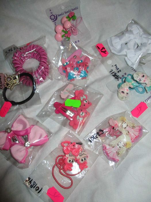 набор детских заколок и резинок