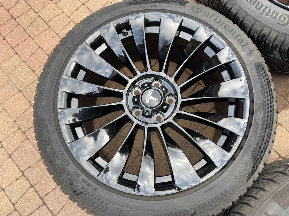 4129. Alufelgi 19" koła zimowe Tesla S Tesla Y czarne 5x120 Continental 255/45/19 2024r 7/8.5mm