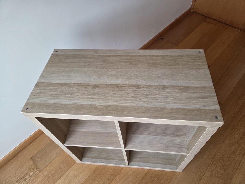 Estanta de madeira do IKEA