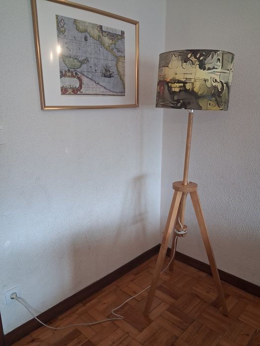 Candeeiro de pé – 15€