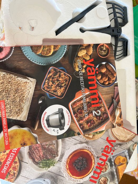 Vendo yammi 2 com 2 livros