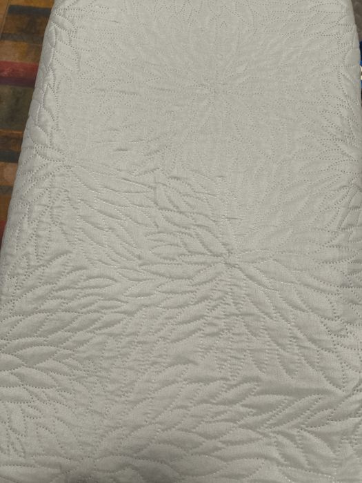 Miętowa kapa na łóżko