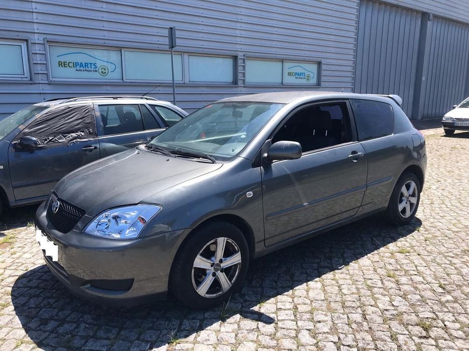 Toyota Corolla E12 2.0 D-4D 3P 2002 - Para Peças