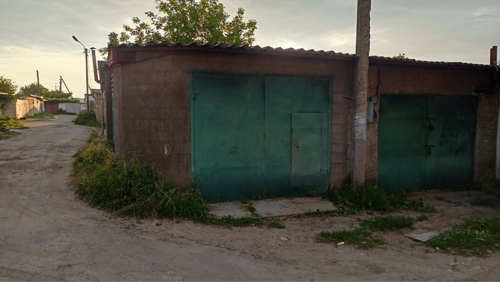 Продам гараж розміром 4*6м. Кооператив ,,Металіст,, м.Старокостянтинів