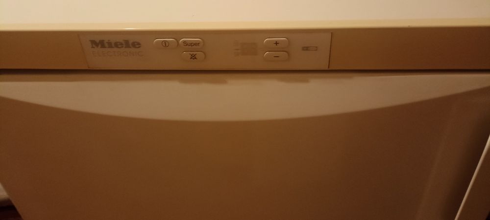 Морозильна камера Miele