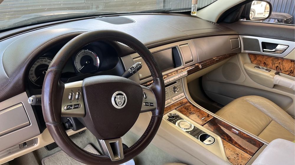 Jaguar XF 3.0 D V6 luxury