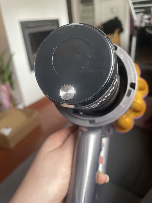 Dyson v8 absolute sv22 korpus + silnik + cyklon  nowy sprawny