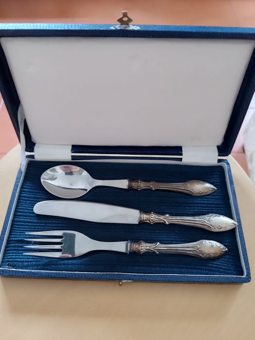 Conjunto de talheres em prata novos