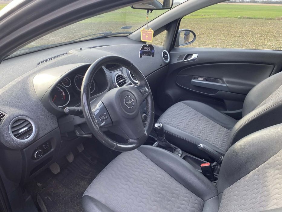 Opel corsa 2011 1.4
