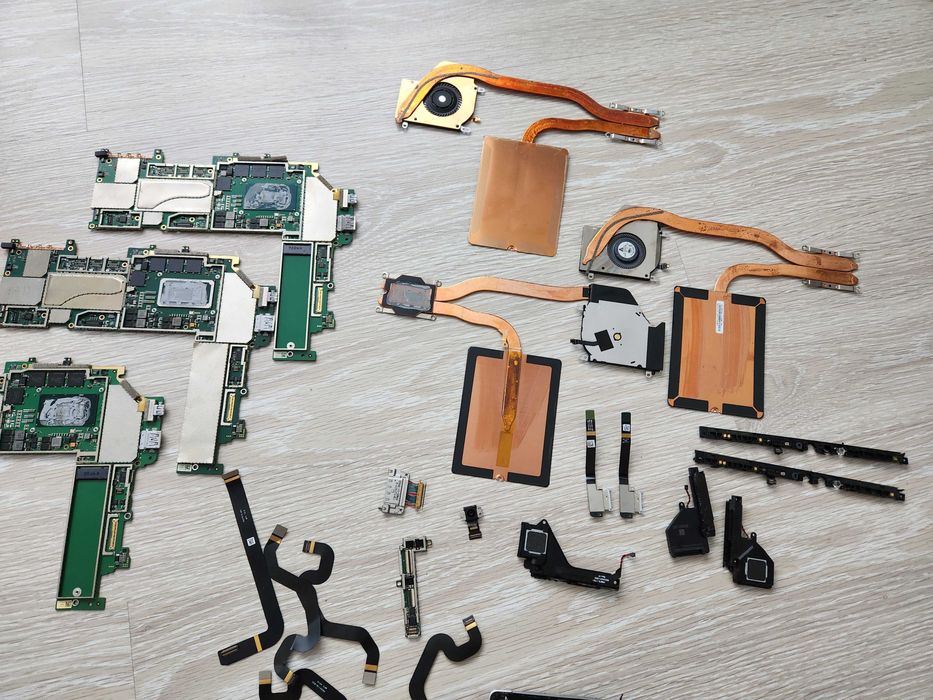 Microsoft Surface Pro 4 на запчастини