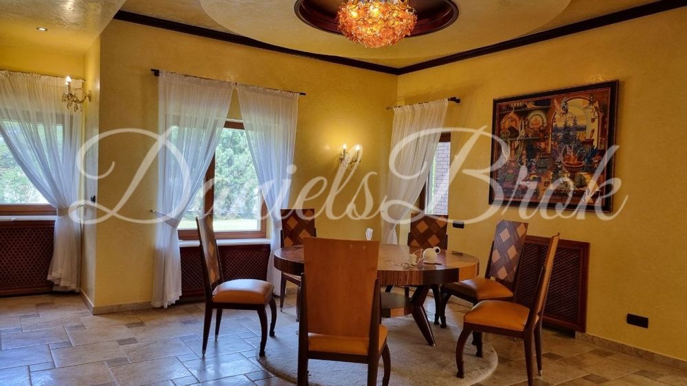 Конча Заспа Козин будинок на березі Дніпра