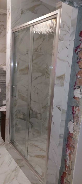 Заказать душевую дверь перегородку в нишу.