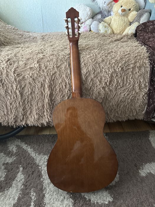 Класическая гитара c40.