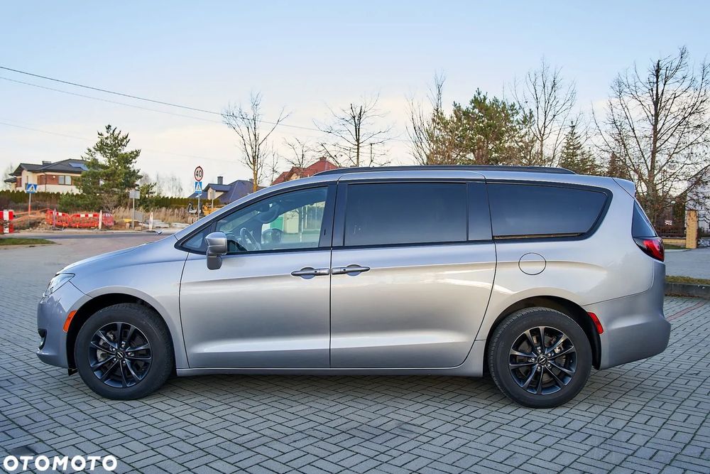 Chrysler Pacifica Chrysler Pacifica 2020 AWD LIMITED SREBRNY perła
