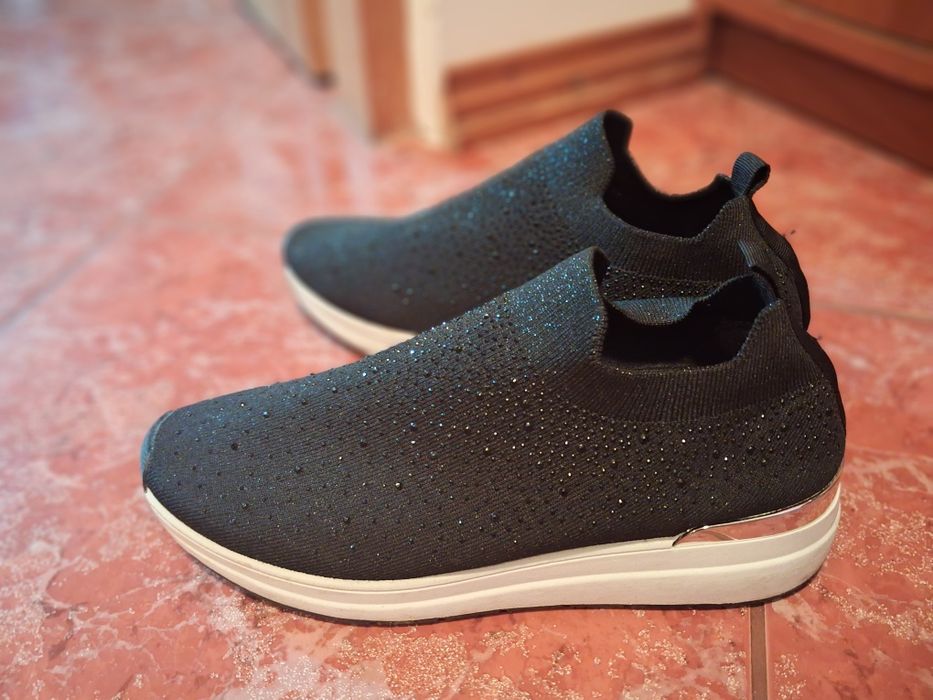 Buty damskie miekkie na koturnie