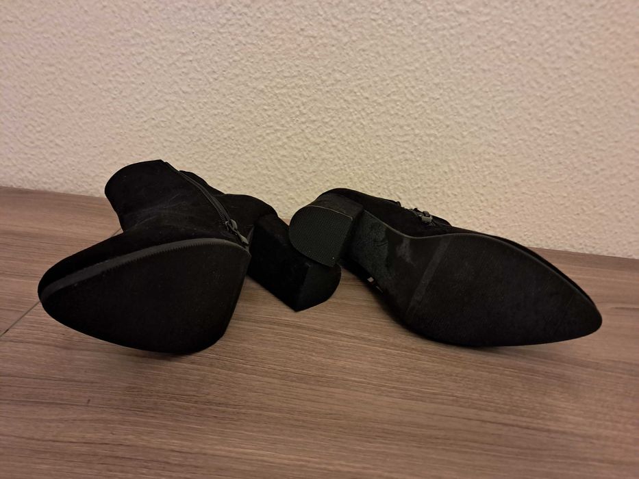 Botas pretas de senhora