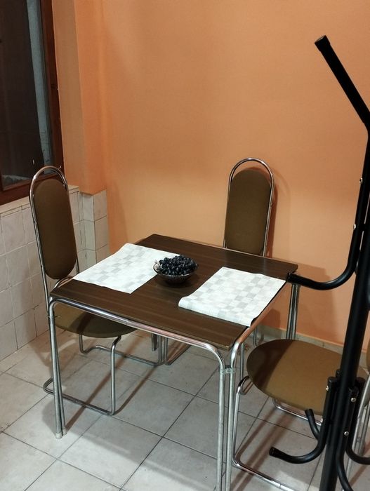 Будинок біля басейнів в центрі