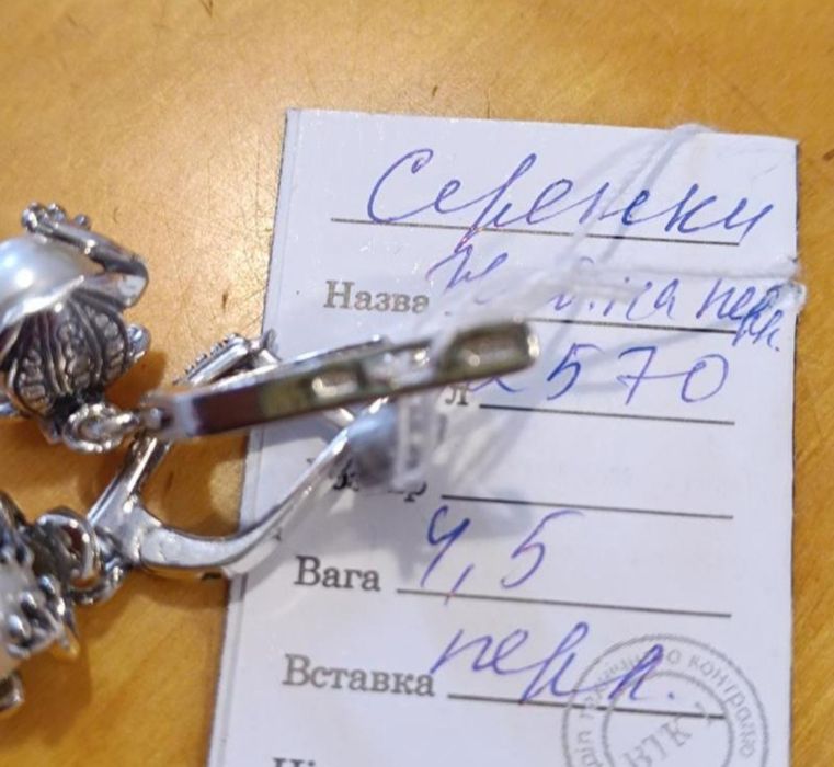 Оригінальні срібні сережки жабка на перлині. Перлини натуральні.
