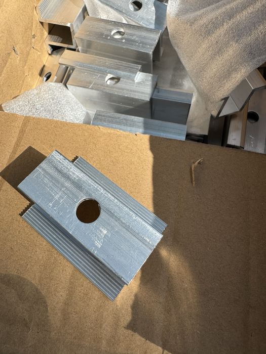 Алюміневі прижими для сонячних панелей