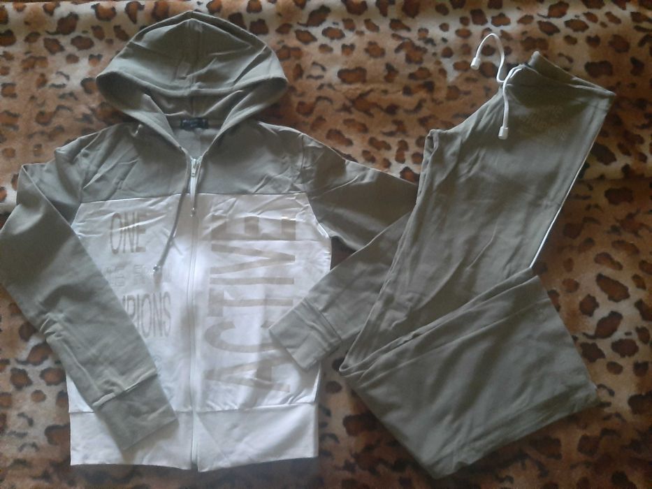 Костюм спортивний