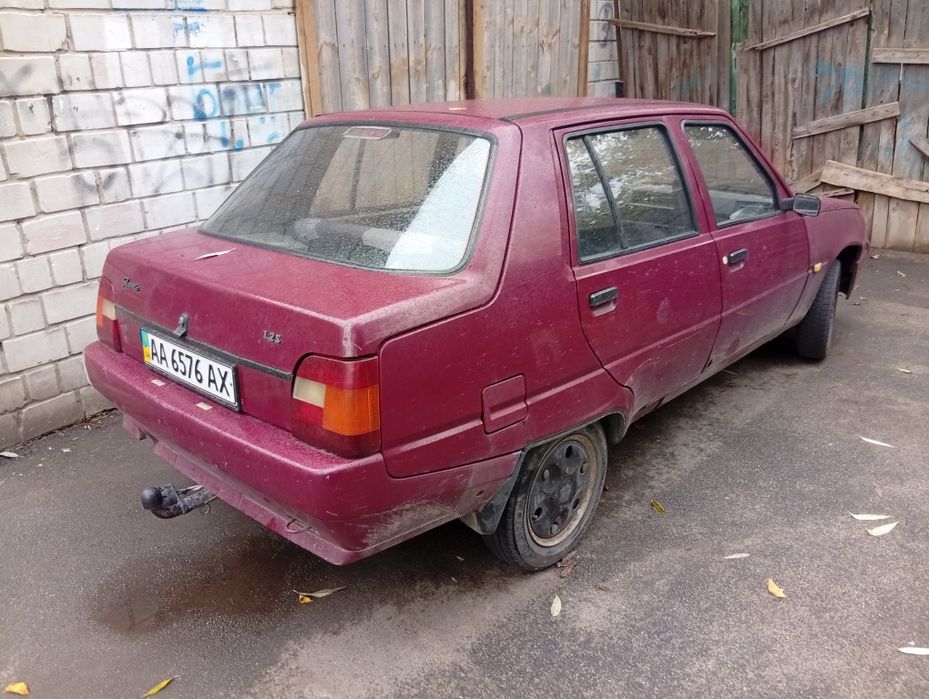 Продам під відновленья Славута 2005 г